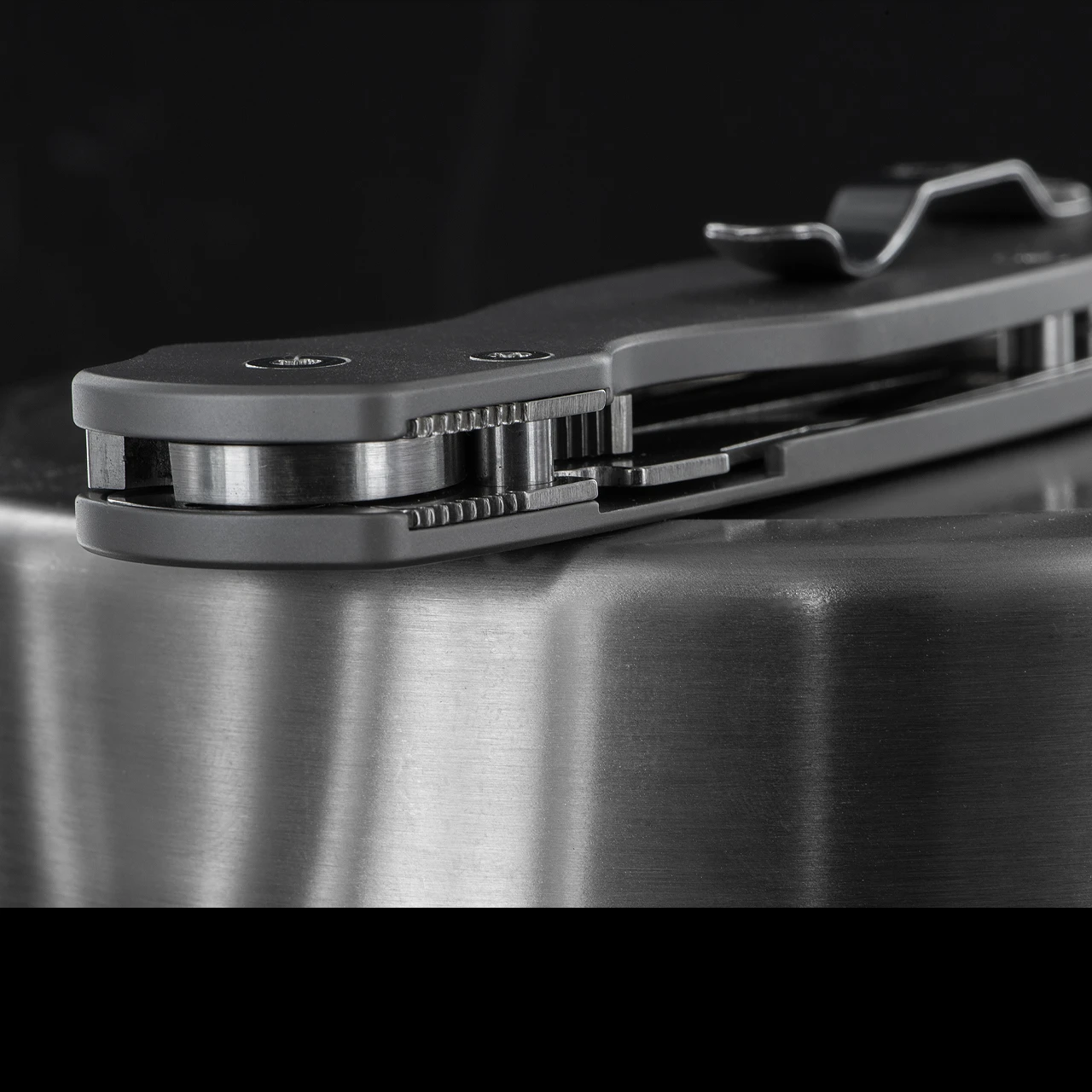 Titech Para Military 2 Plain Titanium Scales 5 Titech Para Military 2 Plain Titanium Scales - Image 3