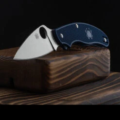 Spyderco UK Penknife Lightweight Dark Blue CPM SPY27 9 Spyderco UK Penknife Lightweight Dark Blue CPM SPY27 -Outdoor Survival Store SC94PCBLdet4 21728.1694442613